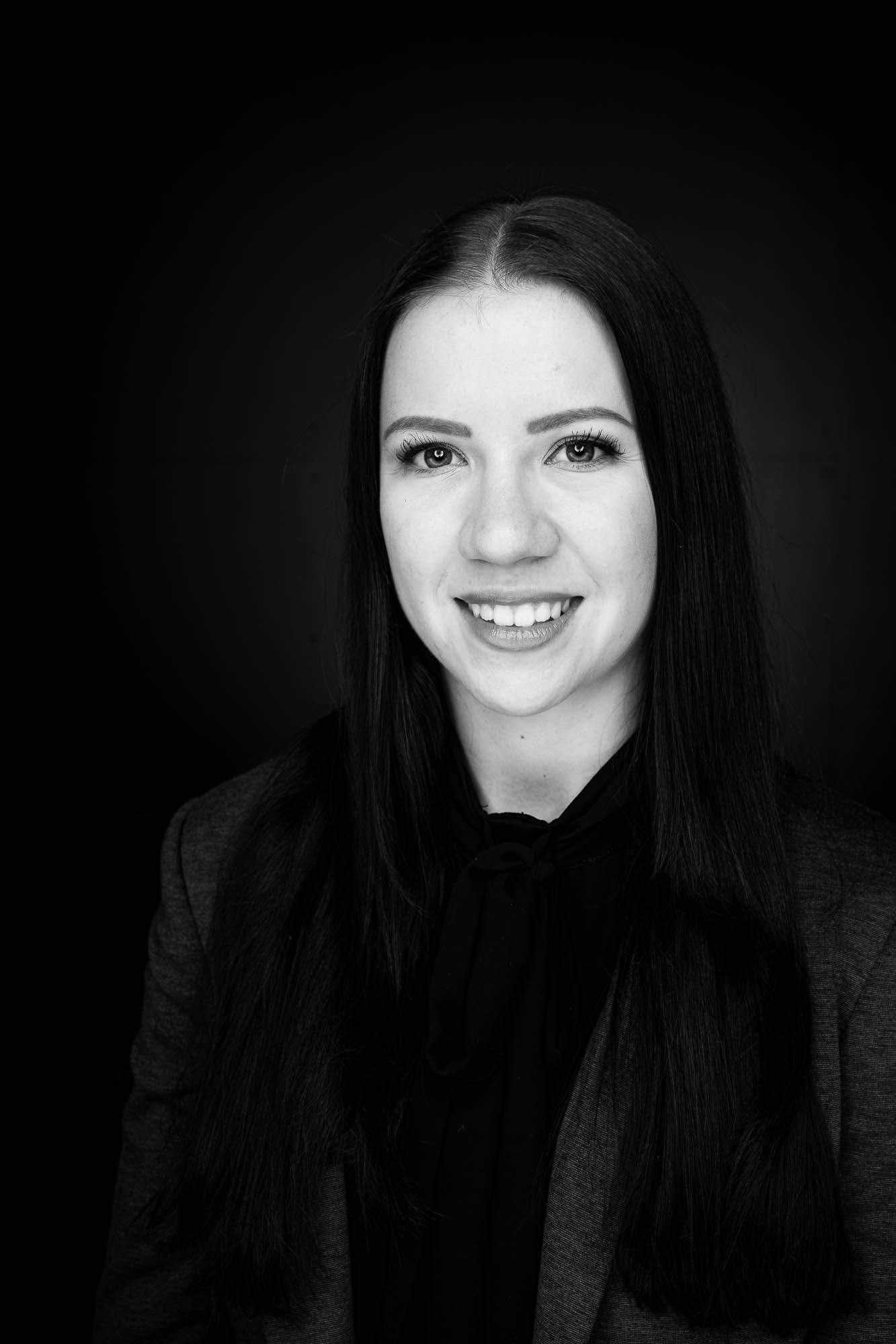 Export x3 Headshot  06296 Dez 01 2019 Headshots 2019  Miro Nicole Nadine